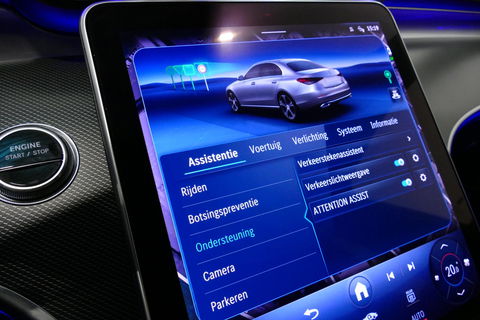 Mercedes-Benz C-Klasse 300 e AMG Line / C63S AMG Diffuser / Panamericana Grill / Panoramadak / Massage stoelen / Stoelverwarm- & koeling / Ambienteverlichting Premium / Elektr. verstelbare voorstoelen + memory / Apple Carplay - Android Auto / Head-up Display / Stuurwiel verwarm