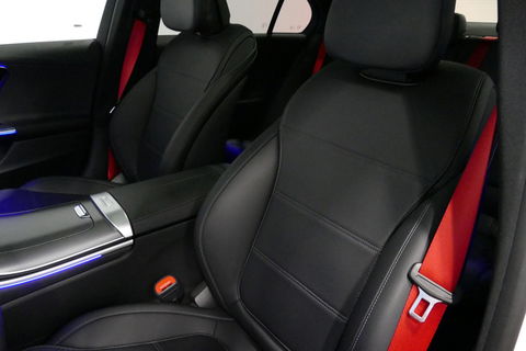 Mercedes-Benz C-Klasse 300 e AMG Line / C63S AMG Diffuser / Panamericana Grill / Panoramadak / Massage stoelen / Stoelverwarm- & koeling / Ambienteverlichting Premium / Elektr. verstelbare voorstoelen + memory / Apple Carplay - Android Auto / Head-up Display / Stuurwiel verwarm