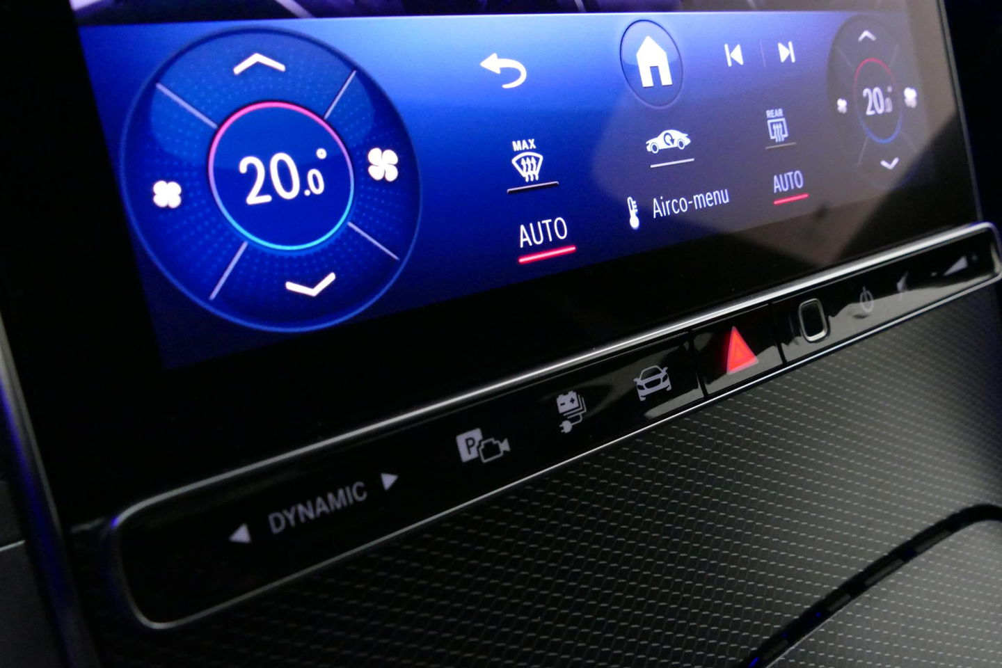 Mercedes-Benz C-Klasse 300 e AMG Line / C63S AMG Diffuser / Panamericana Grill / Panoramadak / Massage stoelen / Stoelverwarm- & koeling / Ambienteverlichting Premium / Elektr. verstelbare voorstoelen + memory / Apple Carplay - Android Auto / Head-up Display / Stuurwiel verwarm