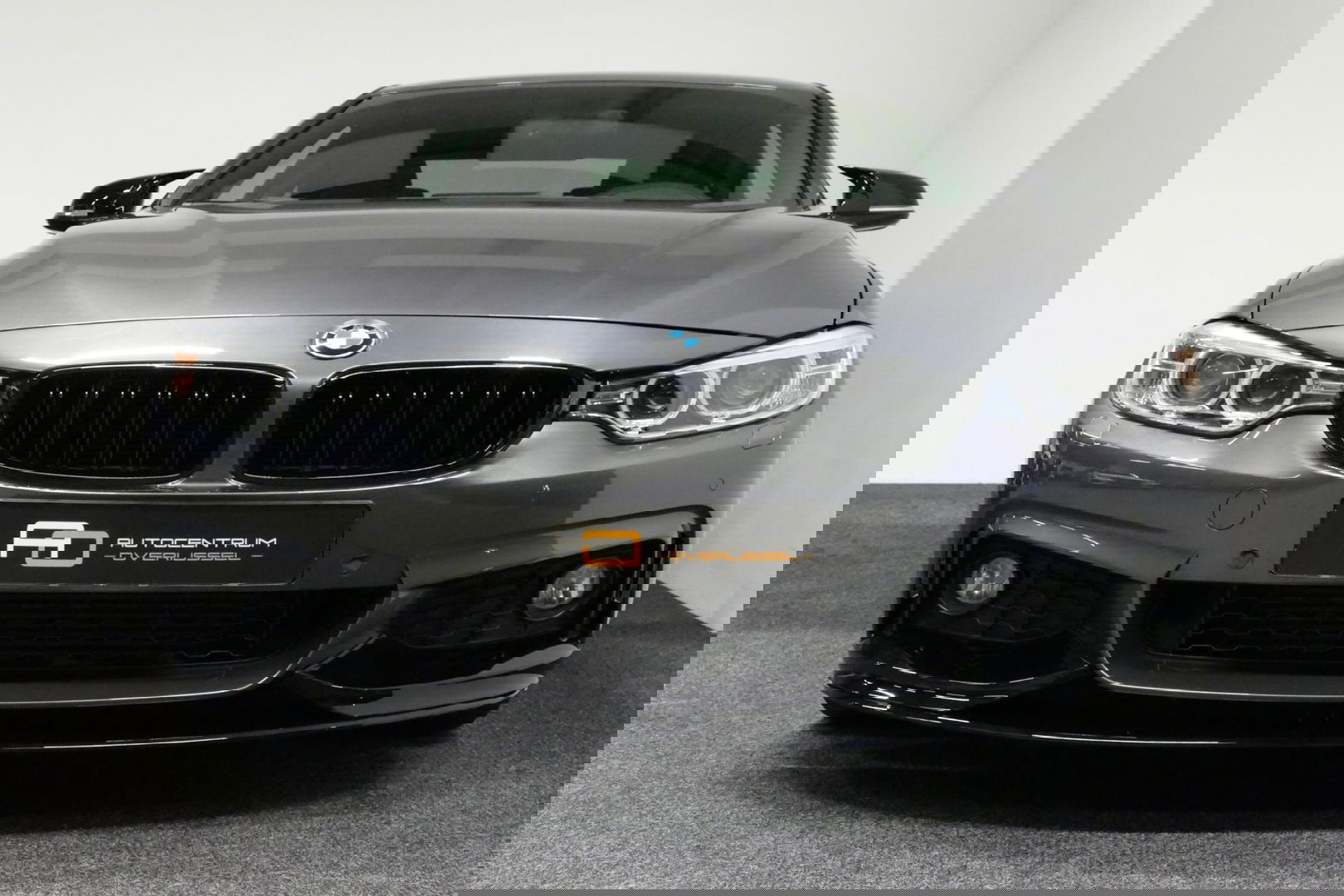 BMW 4 Serie Coupé 428i xDrive M Sport / Stoelverwarming / M Sport-chassis - adaptief onderstel / Navigatie / Climatronic / 19'' LMV / PDC / HiFi speakersysteem / Lederen bekleding / Bi-xenon koplampen / Grootlichtassistent / Sportbesturing variabel