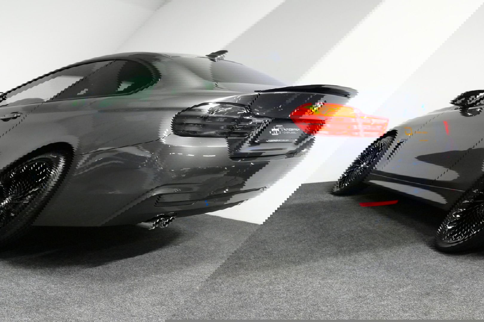 BMW 4 Serie Coupé 428i xDrive M Sport / Stoelverwarming / M Sport-chassis - adaptief onderstel / Navigatie / Climatronic / 19'' LMV / PDC / HiFi speakersysteem / Lederen bekleding / Bi-xenon koplampen / Grootlichtassistent / Sportbesturing variabel