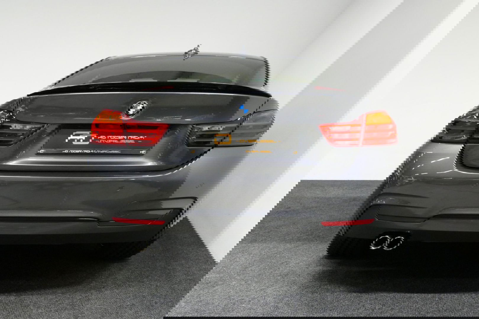 BMW 4 Serie Coupé 428i xDrive M Sport / Stoelverwarming / M Sport-chassis - adaptief onderstel / Navigatie / Climatronic / 19'' LMV / PDC / HiFi speakersysteem / Lederen bekleding / Bi-xenon koplampen / Grootlichtassistent / Sportbesturing variabel