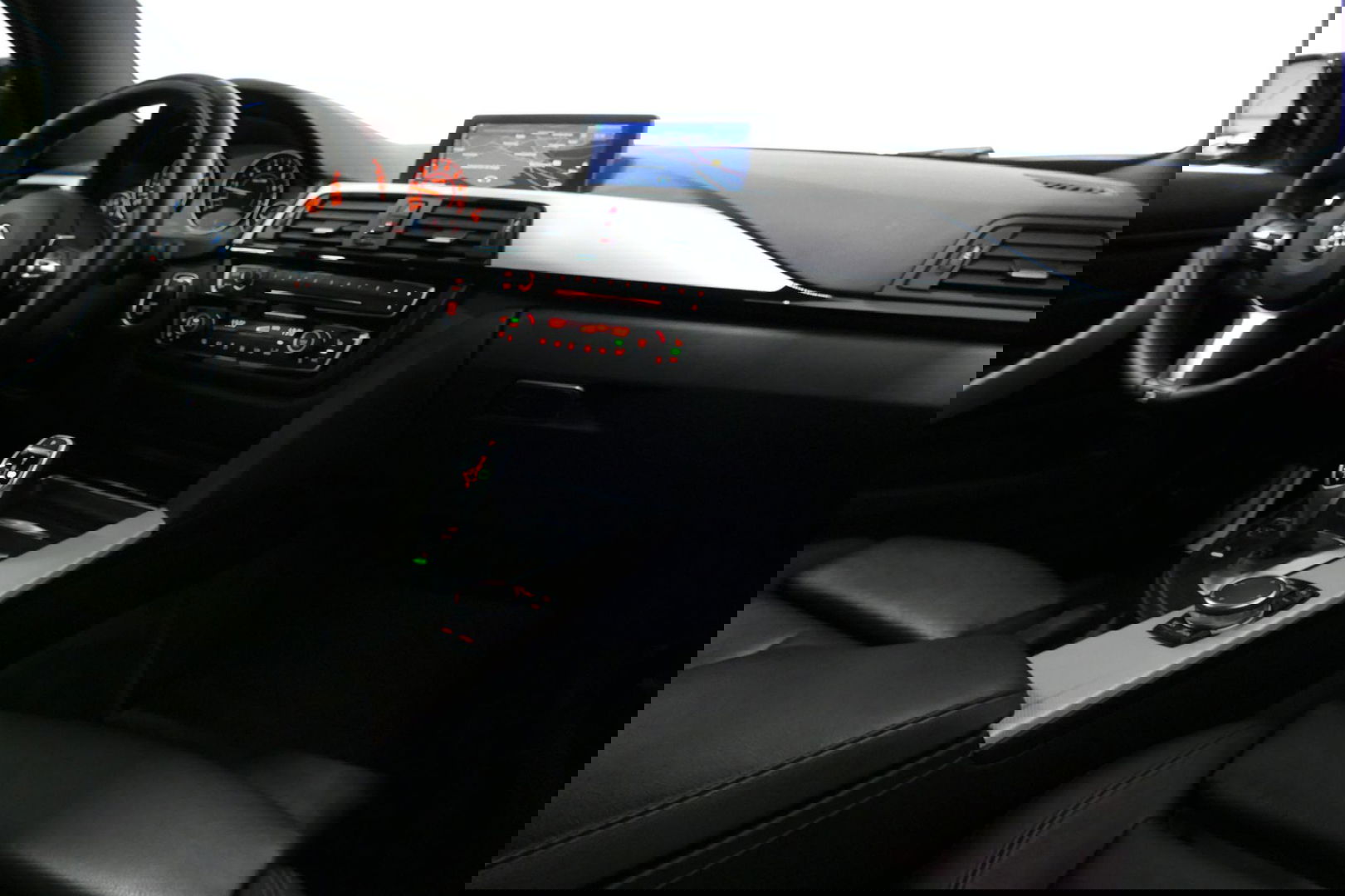 BMW 4 Serie Coupé 428i xDrive M Sport / Stoelverwarming / M Sport-chassis - adaptief onderstel / Navigatie / Climatronic / 19'' LMV / PDC / HiFi speakersysteem / Lederen bekleding / Bi-xenon koplampen / Grootlichtassistent / Sportbesturing variabel