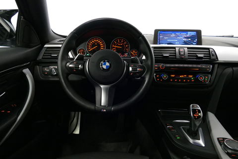 BMW 4 Serie Coupé 428i xDrive M Sport / Stoelverwarming / M Sport-chassis - adaptief onderstel / Navigatie / Climatronic / 19'' LMV / PDC / HiFi speakersysteem / Lederen bekleding / Bi-xenon koplampen / Grootlichtassistent / Sportbesturing variabel