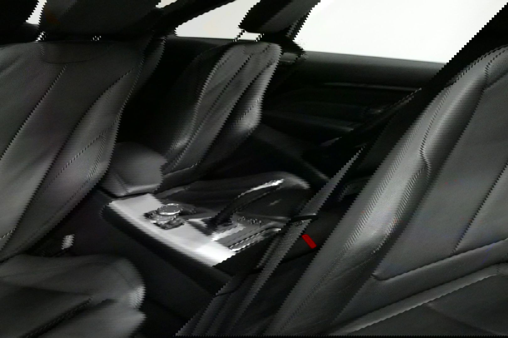 BMW 4 Serie Coupé 428i xDrive M Sport / Stoelverwarming / M Sport-chassis - adaptief onderstel / Navigatie / Climatronic / 19'' LMV / PDC / HiFi speakersysteem / Lederen bekleding / Bi-xenon koplampen / Grootlichtassistent / Sportbesturing variabel