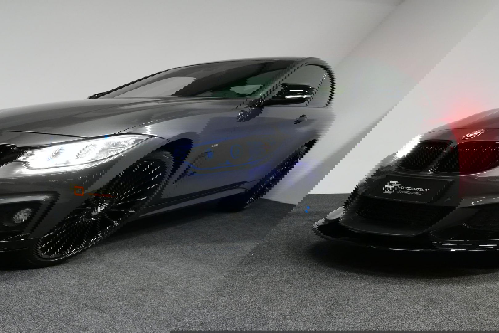 BMW 4 Serie Coupé 428i xDrive M Sport / Stoelverwarming / M Sport-chassis - adaptief onderstel / Navigatie / Climatronic / 19'' LMV / PDC / HiFi speakersysteem / Lederen bekleding / Bi-xenon koplampen / Grootlichtassistent / Sportbesturing variabel