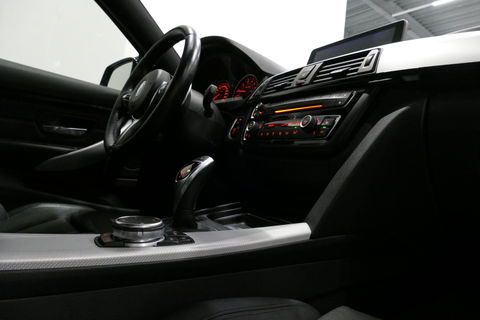 BMW 4 Serie Coupé 428i xDrive M Sport / Stoelverwarming / M Sport-chassis - adaptief onderstel / Navigatie / Climatronic / 19'' LMV / PDC / HiFi speakersysteem / Lederen bekleding / Bi-xenon koplampen / Grootlichtassistent / Sportbesturing variabel