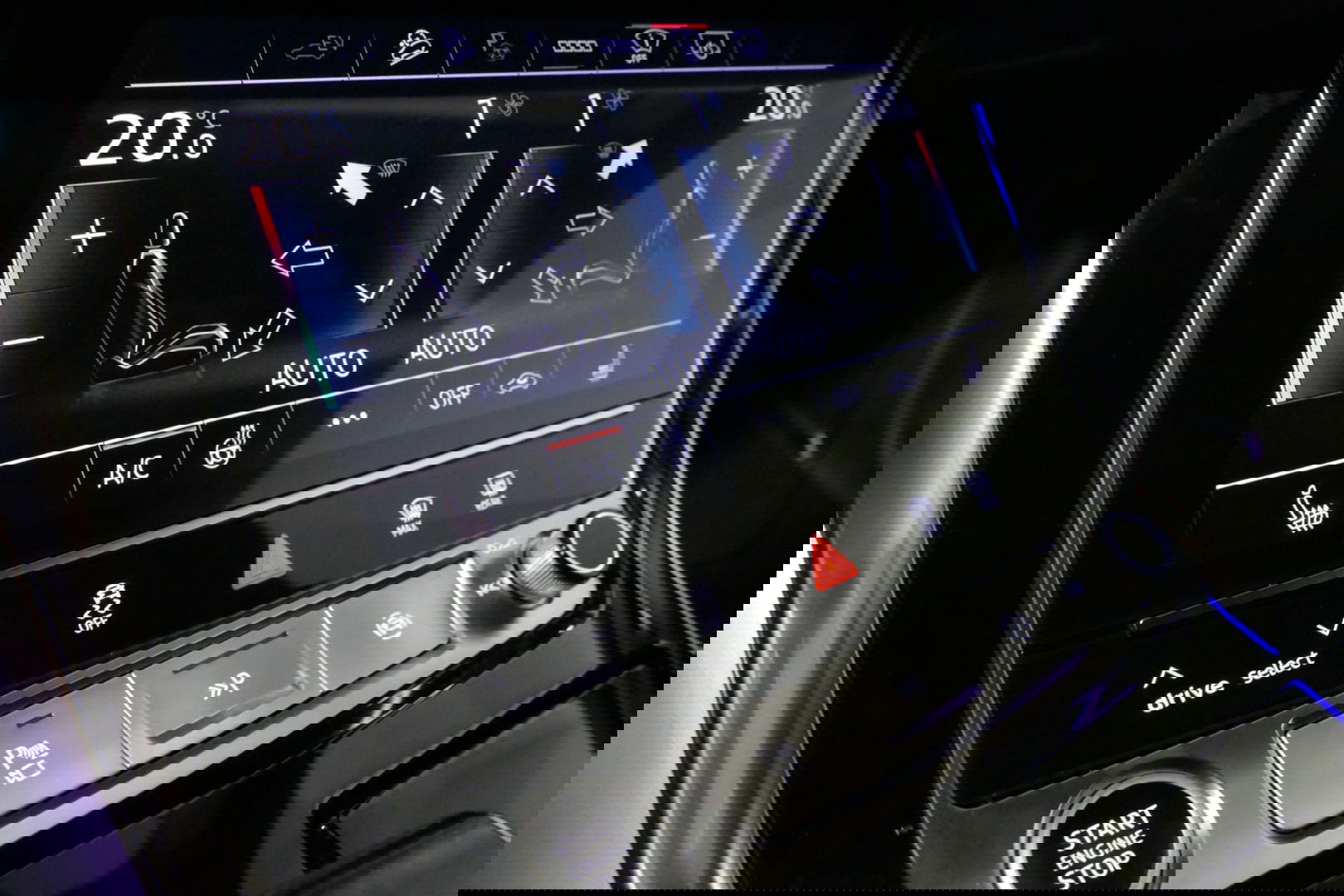 Audi Q8 60 TFSI e quattro Competition / S-Line / HD Matrix LED / Servosluiting / RS-Sportstoelen / Elektr. verstelbare voorstoelen / Head-Up Display / Stuur- & stoelverwarming / 360 graden camera / Bang & Olufsen Sound / Achterbank verwarming / 22'' LMV / Trekhaa