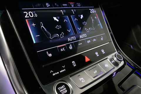 Audi Q8 60 TFSI e quattro Competition / S-Line / HD Matrix LED / Servosluiting / RS-Sportstoelen / Elektr. verstelbare voorstoelen / Head-Up Display / Stuur- & stoelverwarming / 360 graden camera / Bang & Olufsen Sound / Achterbank verwarming / 22'' LMV / Trekhaa
