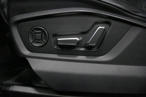 Audi Q8 60 TFSI e quattro Competition / S-Line / HD Matrix LED / Servosluiting / RS-Sportstoelen / Elektr. verstelbare voorstoelen / Head-Up Display / Stuur- & stoelverwarming / 360 graden camera / Bang & Olufsen Sound / Achterbank verwarming / 22'' LMV / Trekhaa