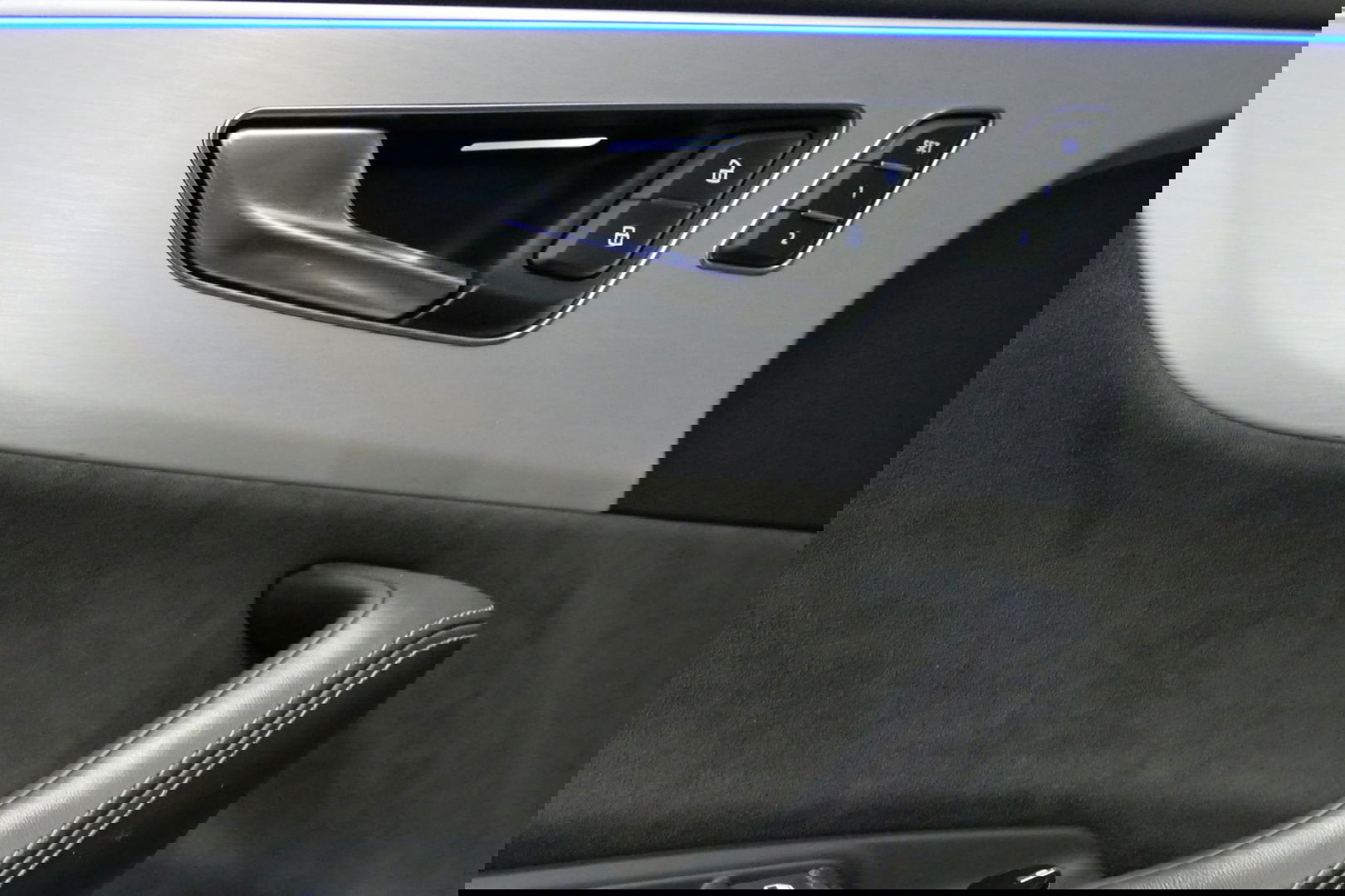 Audi Q8 60 TFSI e quattro Competition / S-Line / HD Matrix LED / Servosluiting / RS-Sportstoelen / Elektr. verstelbare voorstoelen / Head-Up Display / Stuur- & stoelverwarming / 360 graden camera / Bang & Olufsen Sound / Achterbank verwarming / 22'' LMV / Trekhaa