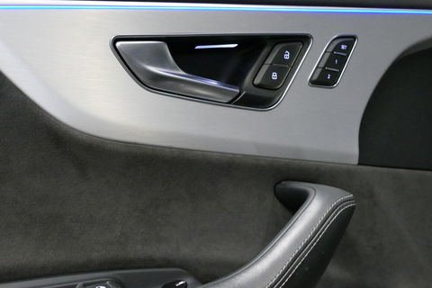 Audi Q8 60 TFSI e quattro Competition / S-Line / HD Matrix LED / Servosluiting / RS-Sportstoelen / Elektr. verstelbare voorstoelen / Head-Up Display / Stuur- & stoelverwarming / 360 graden camera / Bang & Olufsen Sound / Achterbank verwarming / 22'' LMV / Trekhaa