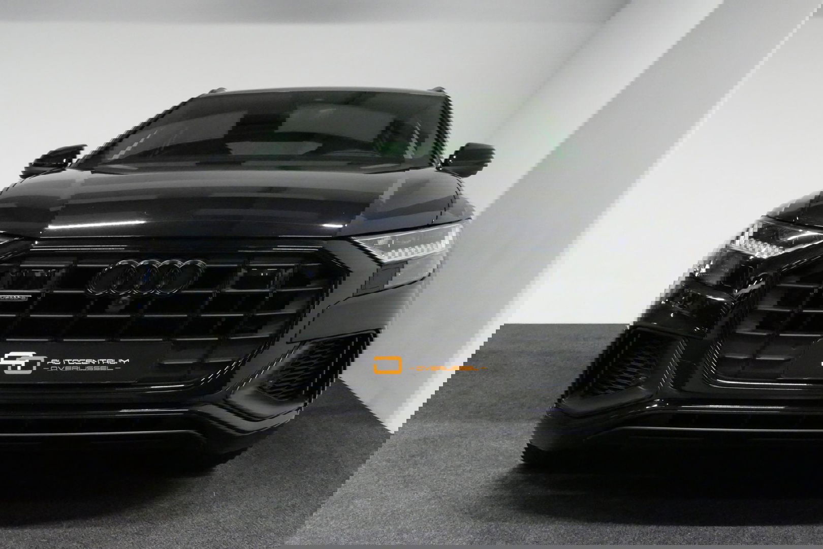 Audi Q8 60 TFSI e quattro Competition / S-Line / HD Matrix LED / Servosluiting / RS-Sportstoelen / Elektr. verstelbare voorstoelen / Head-Up Display / Stuur- & stoelverwarming / 360 graden camera / Bang & Olufsen Sound / Achterbank verwarming / 22'' LMV / Trekhaa
