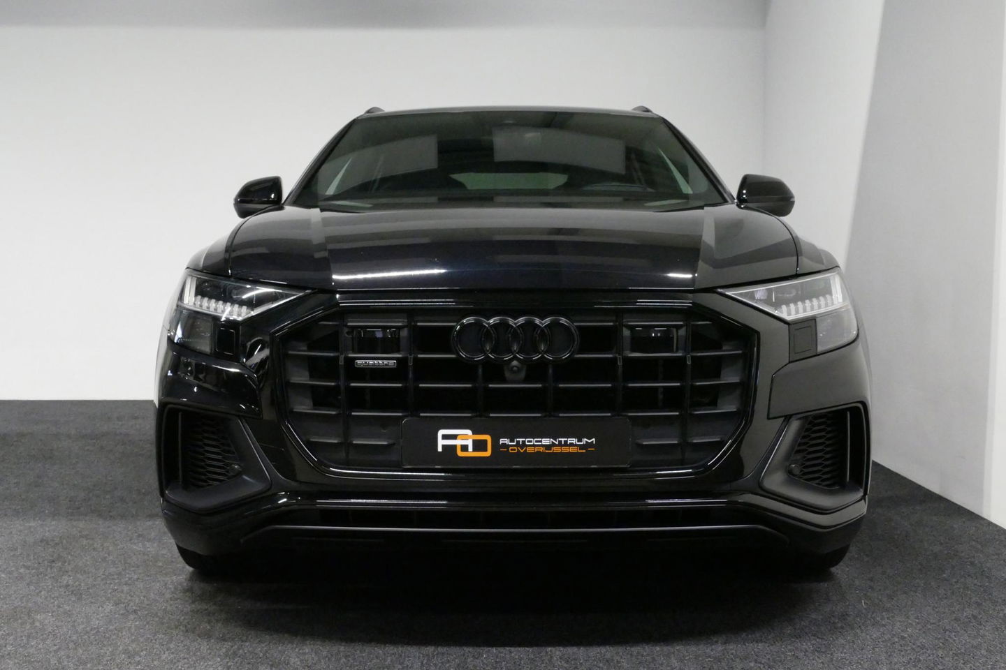 Audi Q8 60 TFSI e quattro Competition / S-Line / HD Matrix LED / Servosluiting / RS-Sportstoelen / Elektr. verstelbare voorstoelen / Head-Up Display / Stuur- & stoelverwarming / 360 graden camera / Bang & Olufsen Sound / Achterbank verwarming / 22'' LMV / Trekhaa