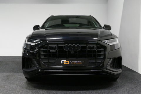 Audi Q8 60 TFSI e quattro Competition / S-Line / HD Matrix LED / Servosluiting / RS-Sportstoelen / Elektr. verstelbare voorstoelen / Head-Up Display / Stuur- & stoelverwarming / 360 graden camera / Bang & Olufsen Sound / Achterbank verwarming / 22'' LMV / Trekhaa