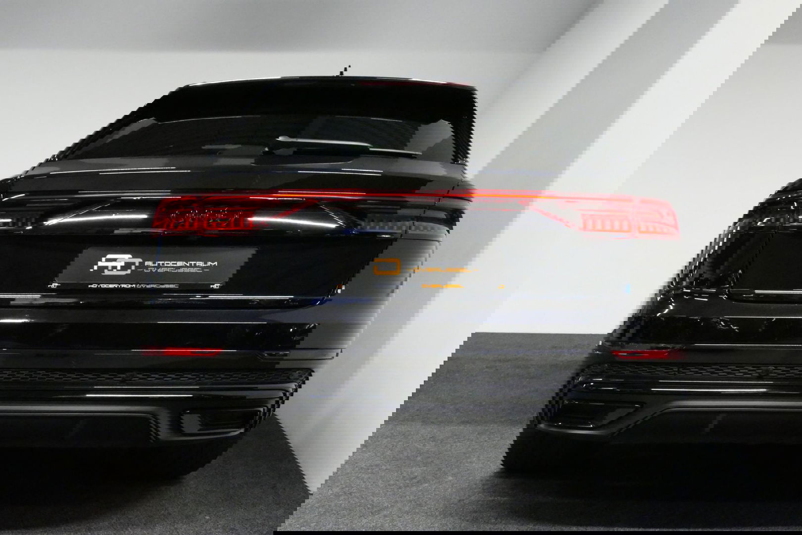 Audi Q8 60 TFSI e quattro Competition / S-Line / HD Matrix LED / Servosluiting / RS-Sportstoelen / Elektr. verstelbare voorstoelen / Head-Up Display / Stuur- & stoelverwarming / 360 graden camera / Bang & Olufsen Sound / Achterbank verwarming / 22'' LMV / Trekhaa