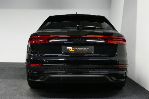 Audi Q8 60 TFSI e quattro Competition / S-Line / HD Matrix LED / Servosluiting / RS-Sportstoelen / Elektr. verstelbare voorstoelen / Head-Up Display / Stuur- & stoelverwarming / 360 graden camera / Bang & Olufsen Sound / Achterbank verwarming / 22'' LMV / Trekhaa
