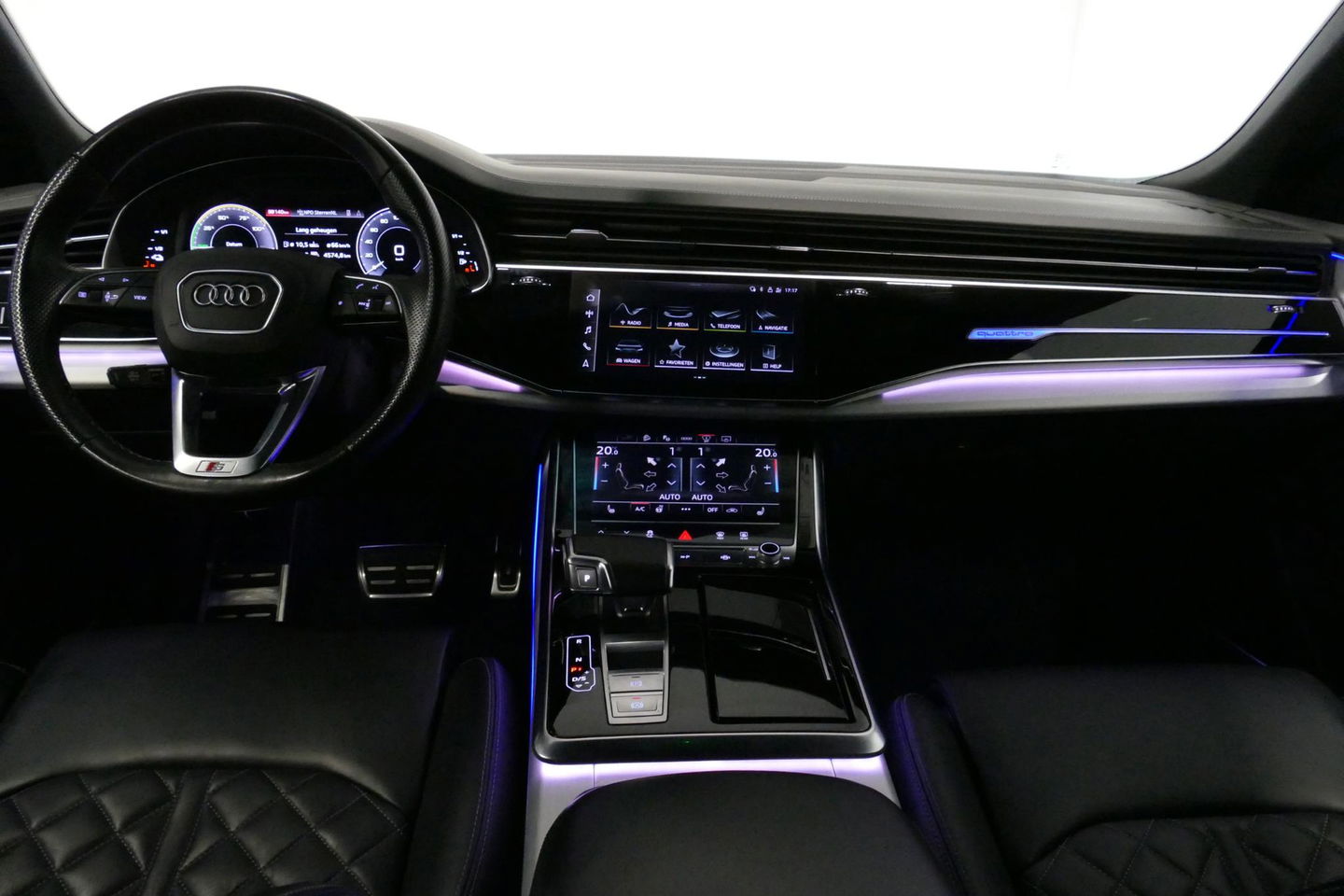 Audi Q8 60 TFSI e quattro Competition / S-Line / HD Matrix LED / Servosluiting / RS-Sportstoelen / Elektr. verstelbare voorstoelen / Head-Up Display / Stuur- & stoelverwarming / 360 graden camera / Bang & Olufsen Sound / Achterbank verwarming / 22'' LMV / Trekhaa