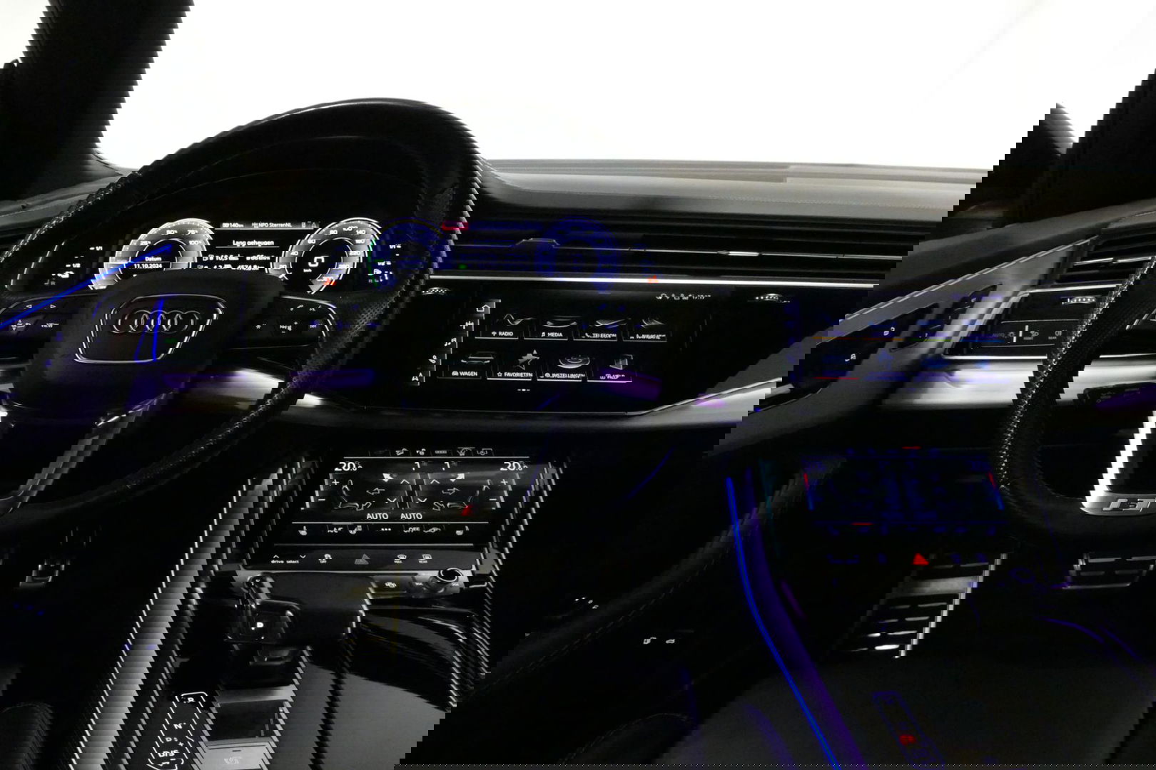 Audi Q8 60 TFSI e quattro Competition / S-Line / HD Matrix LED / Servosluiting / RS-Sportstoelen / Elektr. verstelbare voorstoelen / Head-Up Display / Stuur- & stoelverwarming / 360 graden camera / Bang & Olufsen Sound / Achterbank verwarming / 22'' LMV / Trekhaa