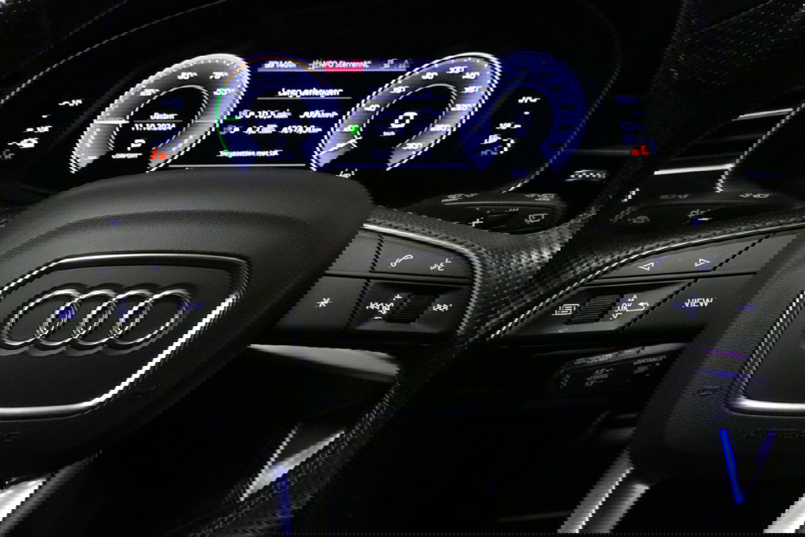 Audi Q8 60 TFSI e quattro Competition / S-Line / HD Matrix LED / Servosluiting / RS-Sportstoelen / Elektr. verstelbare voorstoelen / Head-Up Display / Stuur- & stoelverwarming / 360 graden camera / Bang & Olufsen Sound / Achterbank verwarming / 22'' LMV / Trekhaa