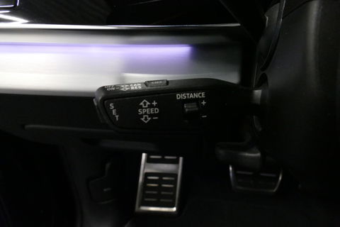 Audi Q8 60 TFSI e quattro Competition / S-Line / HD Matrix LED / Servosluiting / RS-Sportstoelen / Elektr. verstelbare voorstoelen / Head-Up Display / Stuur- & stoelverwarming / 360 graden camera / Bang & Olufsen Sound / Achterbank verwarming / 22'' LMV / Trekhaa