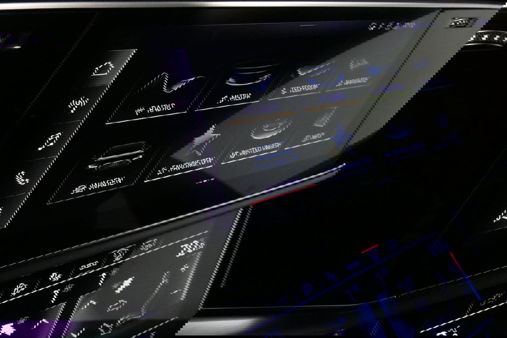 Audi Q8 60 TFSI e quattro Competition / S-Line / HD Matrix LED / Servosluiting / RS-Sportstoelen / Elektr. verstelbare voorstoelen / Head-Up Display / Stuur- & stoelverwarming / 360 graden camera / Bang & Olufsen Sound / Achterbank verwarming / 22'' LMV / Trekhaa
