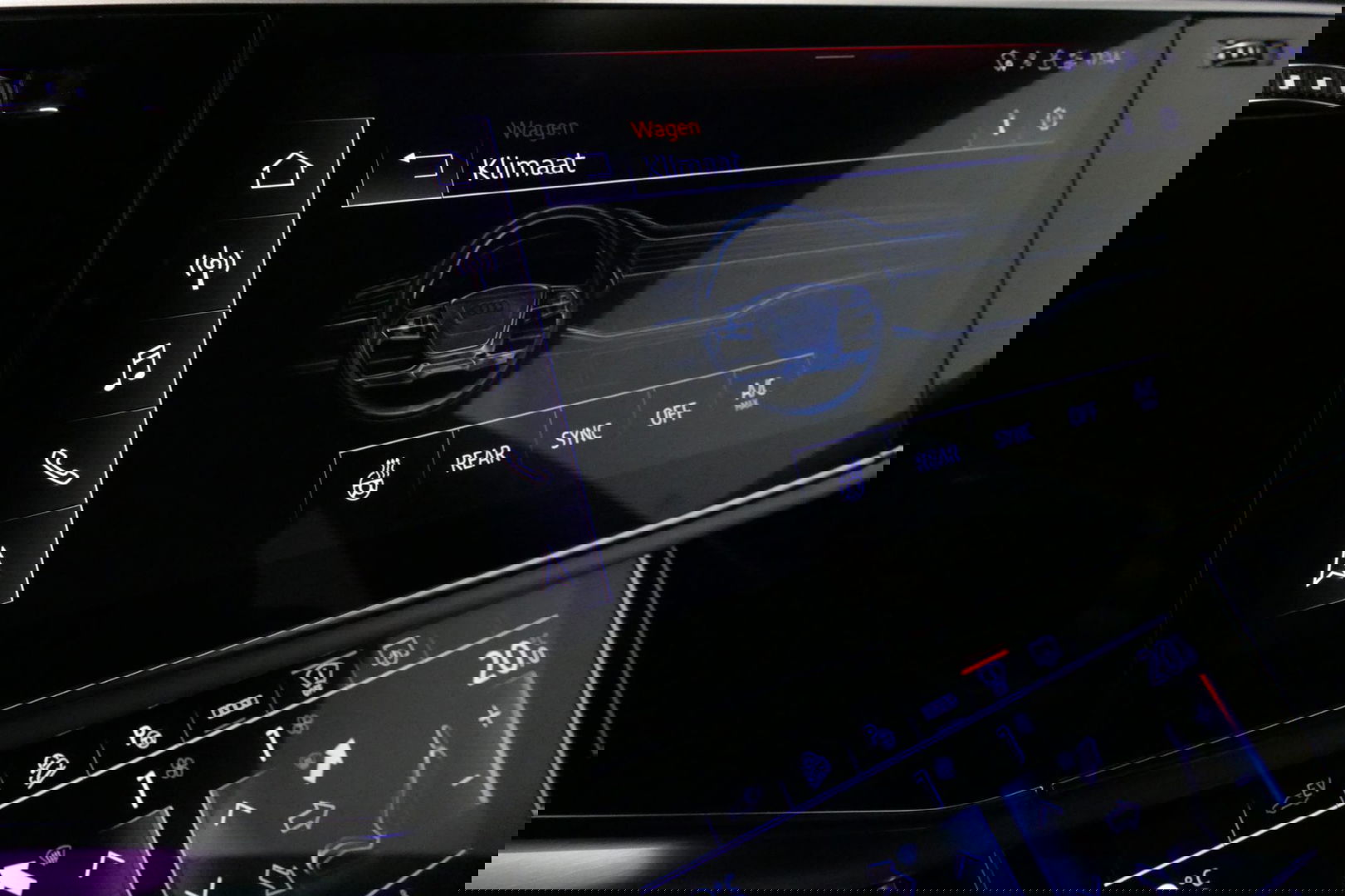 Audi Q8 60 TFSI e quattro Competition / S-Line / HD Matrix LED / Servosluiting / RS-Sportstoelen / Elektr. verstelbare voorstoelen / Head-Up Display / Stuur- & stoelverwarming / 360 graden camera / Bang & Olufsen Sound / Achterbank verwarming / 22'' LMV / Trekhaa