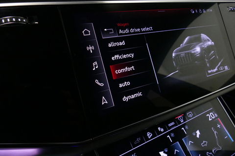 Audi Q8 60 TFSI e quattro Competition / S-Line / HD Matrix LED / Servosluiting / RS-Sportstoelen / Elektr. verstelbare voorstoelen / Head-Up Display / Stuur- & stoelverwarming / 360 graden camera / Bang & Olufsen Sound / Achterbank verwarming / 22'' LMV / Trekhaa