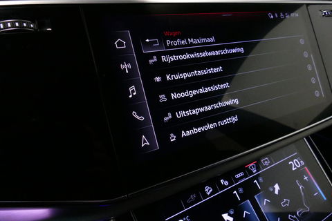 Audi Q8 60 TFSI e quattro Competition / S-Line / HD Matrix LED / Servosluiting / RS-Sportstoelen / Elektr. verstelbare voorstoelen / Head-Up Display / Stuur- & stoelverwarming / 360 graden camera / Bang & Olufsen Sound / Achterbank verwarming / 22'' LMV / Trekhaa