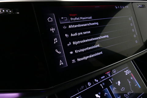 Audi Q8 60 TFSI e quattro Competition / S-Line / HD Matrix LED / Servosluiting / RS-Sportstoelen / Elektr. verstelbare voorstoelen / Head-Up Display / Stuur- & stoelverwarming / 360 graden camera / Bang & Olufsen Sound / Achterbank verwarming / 22'' LMV / Trekhaa