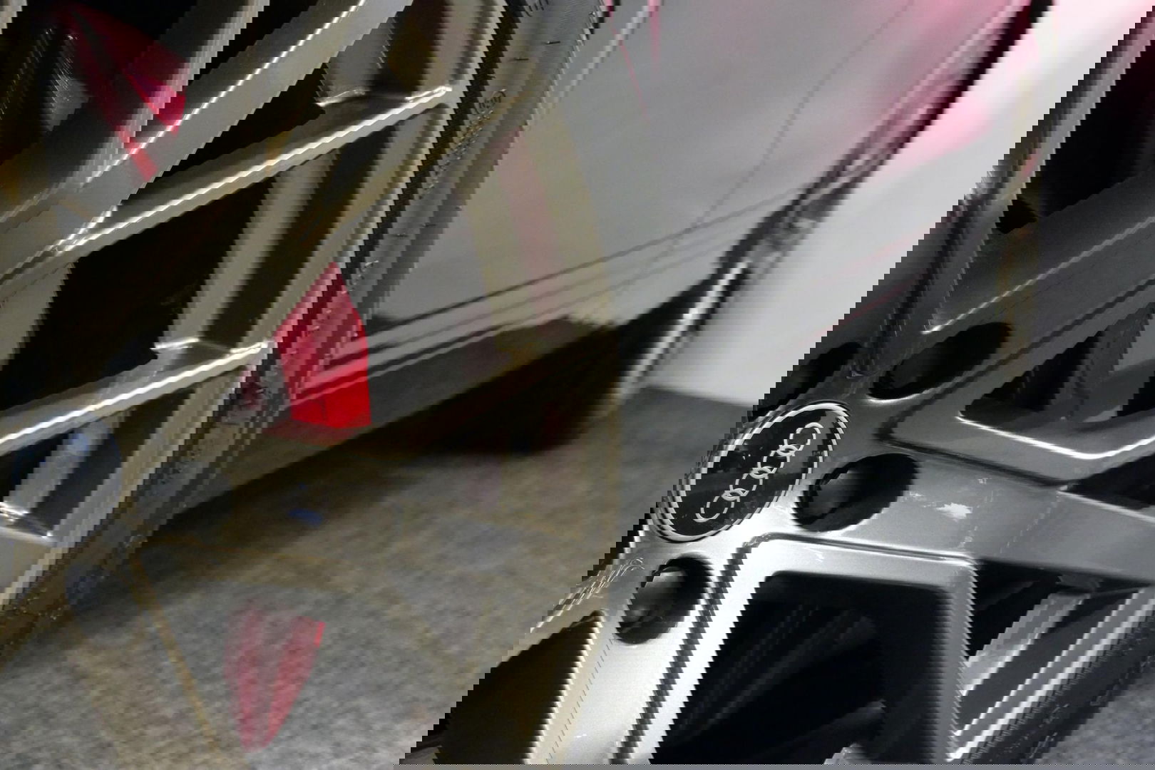 Audi Q8 60 TFSI e quattro Competition / S-Line / HD Matrix LED / Servosluiting / RS-Sportstoelen / Elektr. verstelbare voorstoelen / Head-Up Display / Stuur- & stoelverwarming / 360 graden camera / Bang & Olufsen Sound / Achterbank verwarming / 22'' LMV / Trekhaa