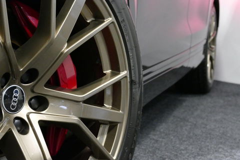 Audi Q8 60 TFSI e quattro Competition / S-Line / HD Matrix LED / Servosluiting / RS-Sportstoelen / Elektr. verstelbare voorstoelen / Head-Up Display / Stuur- & stoelverwarming / 360 graden camera / Bang & Olufsen Sound / Achterbank verwarming / 22'' LMV / Trekhaa