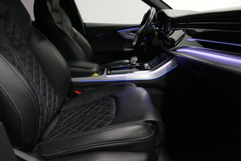 Audi Q8 60 TFSI e quattro Competition / S-Line / HD Matrix LED / Servosluiting / RS-Sportstoelen / Elektr. verstelbare voorstoelen / Head-Up Display / Stuur- & stoelverwarming / 360 graden camera / Bang & Olufsen Sound / Achterbank verwarming / 22'' LMV / Trekhaa