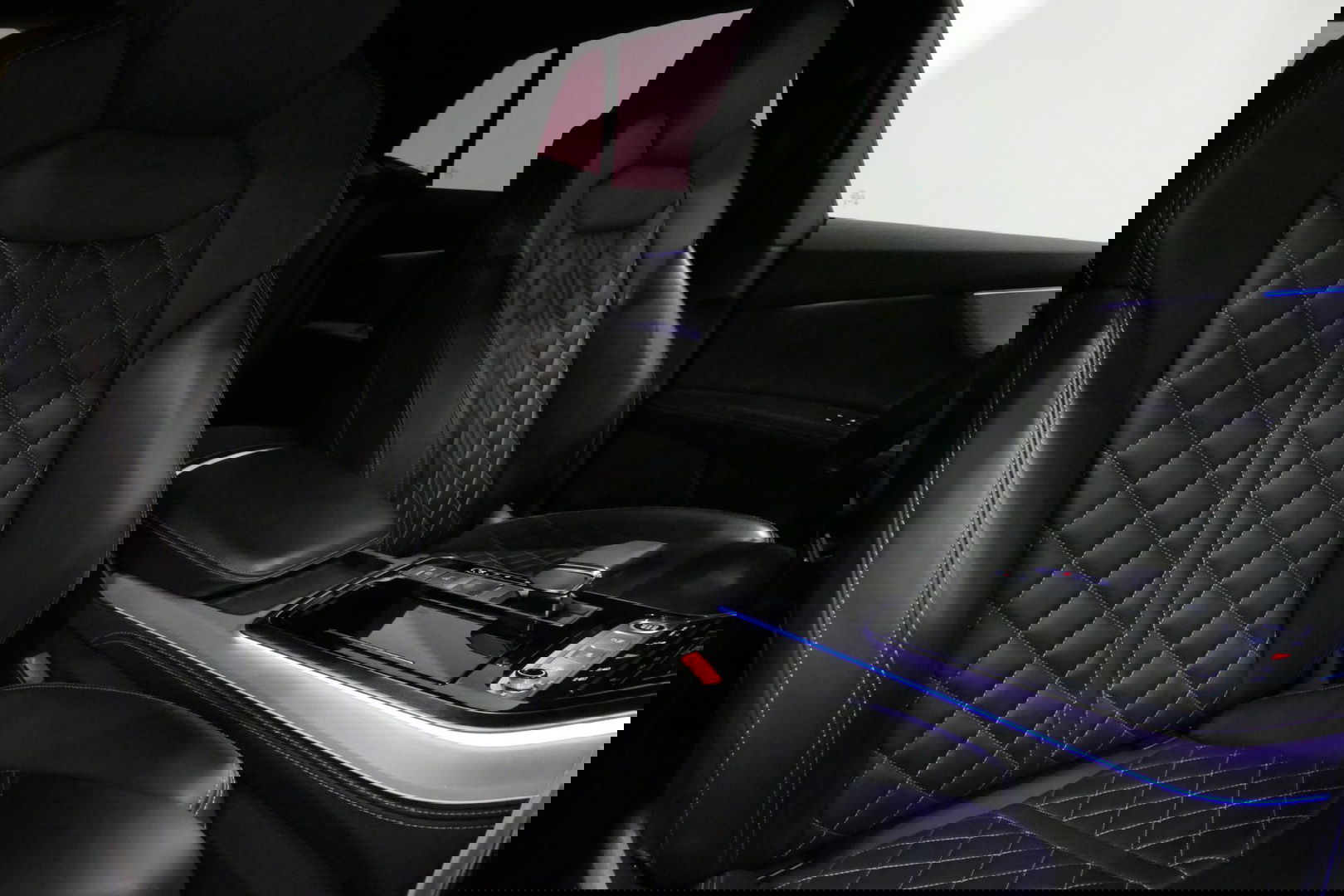 Audi Q8 60 TFSI e quattro Competition / S-Line / HD Matrix LED / Servosluiting / RS-Sportstoelen / Elektr. verstelbare voorstoelen / Head-Up Display / Stuur- & stoelverwarming / 360 graden camera / Bang & Olufsen Sound / Achterbank verwarming / 22'' LMV / Trekhaa