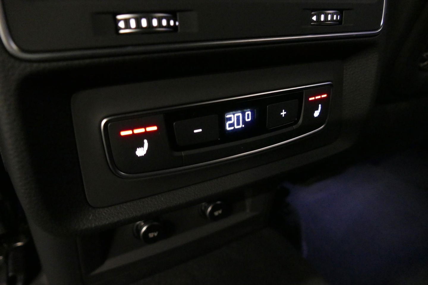 Audi Q8 60 TFSI e quattro Competition / S-Line / HD Matrix LED / Servosluiting / RS-Sportstoelen / Elektr. verstelbare voorstoelen / Head-Up Display / Stuur- & stoelverwarming / 360 graden camera / Bang & Olufsen Sound / Achterbank verwarming / 22'' LMV / Trekhaa