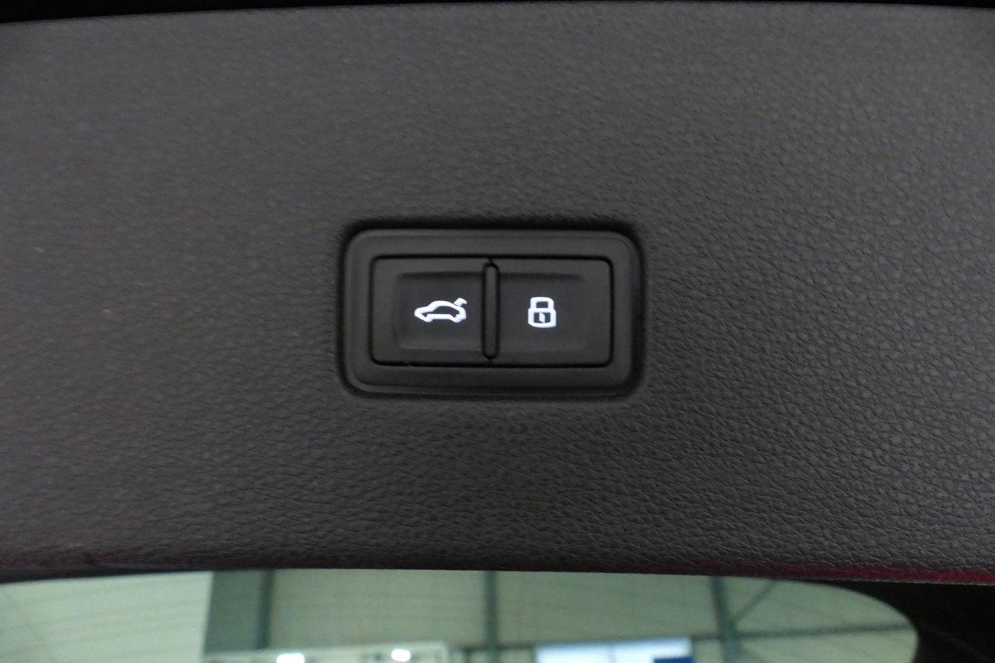 Audi Q8 60 TFSI e quattro Competition / S-Line / HD Matrix LED / Servosluiting / RS-Sportstoelen / Elektr. verstelbare voorstoelen / Head-Up Display / Stuur- & stoelverwarming / 360 graden camera / Bang & Olufsen Sound / Achterbank verwarming / 22'' LMV / Trekhaa