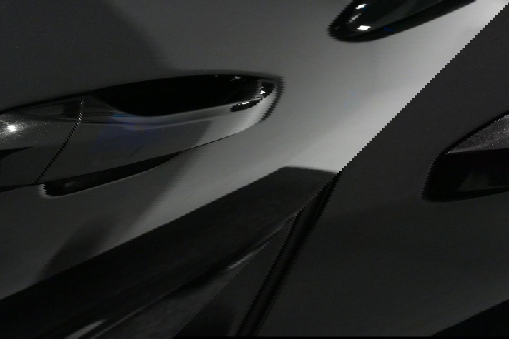 Audi Q8 60 TFSI e quattro Competition / S-Line / HD Matrix LED / Servosluiting / RS-Sportstoelen / Elektr. verstelbare voorstoelen / Head-Up Display / Stuur- & stoelverwarming / 360 graden camera / Bang & Olufsen Sound / Achterbank verwarming / 22'' LMV / Trekhaa