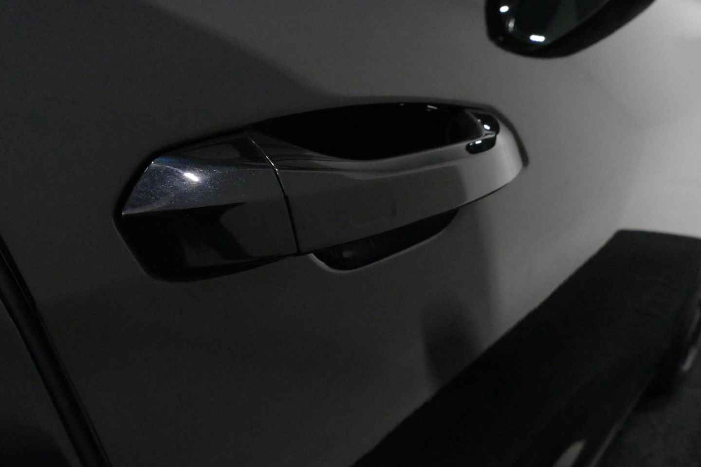 Audi Q8 60 TFSI e quattro Competition / S-Line / HD Matrix LED / Servosluiting / RS-Sportstoelen / Elektr. verstelbare voorstoelen / Head-Up Display / Stuur- & stoelverwarming / 360 graden camera / Bang & Olufsen Sound / Achterbank verwarming / 22'' LMV / Trekhaa