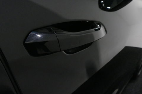 Audi Q8 60 TFSI e quattro Competition / S-Line / HD Matrix LED / Servosluiting / RS-Sportstoelen / Elektr. verstelbare voorstoelen / Head-Up Display / Stuur- & stoelverwarming / 360 graden camera / Bang & Olufsen Sound / Achterbank verwarming / 22'' LMV / Trekhaa