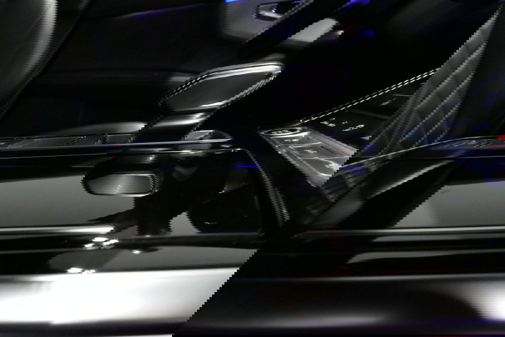 Audi Q8 60 TFSI e quattro Competition / S-Line / HD Matrix LED / Servosluiting / RS-Sportstoelen / Elektr. verstelbare voorstoelen / Head-Up Display / Stuur- & stoelverwarming / 360 graden camera / Bang & Olufsen Sound / Achterbank verwarming / 22'' LMV / Trekhaa