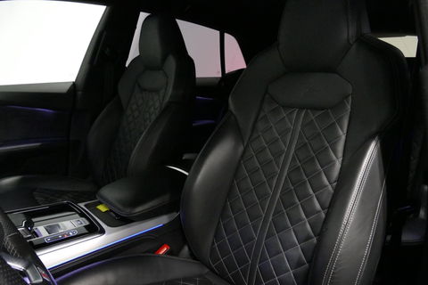 Audi Q8 60 TFSI e quattro Competition / S-Line / HD Matrix LED / Servosluiting / RS-Sportstoelen / Elektr. verstelbare voorstoelen / Head-Up Display / Stuur- & stoelverwarming / 360 graden camera / Bang & Olufsen Sound / Achterbank verwarming / 22'' LMV / Trekhaa