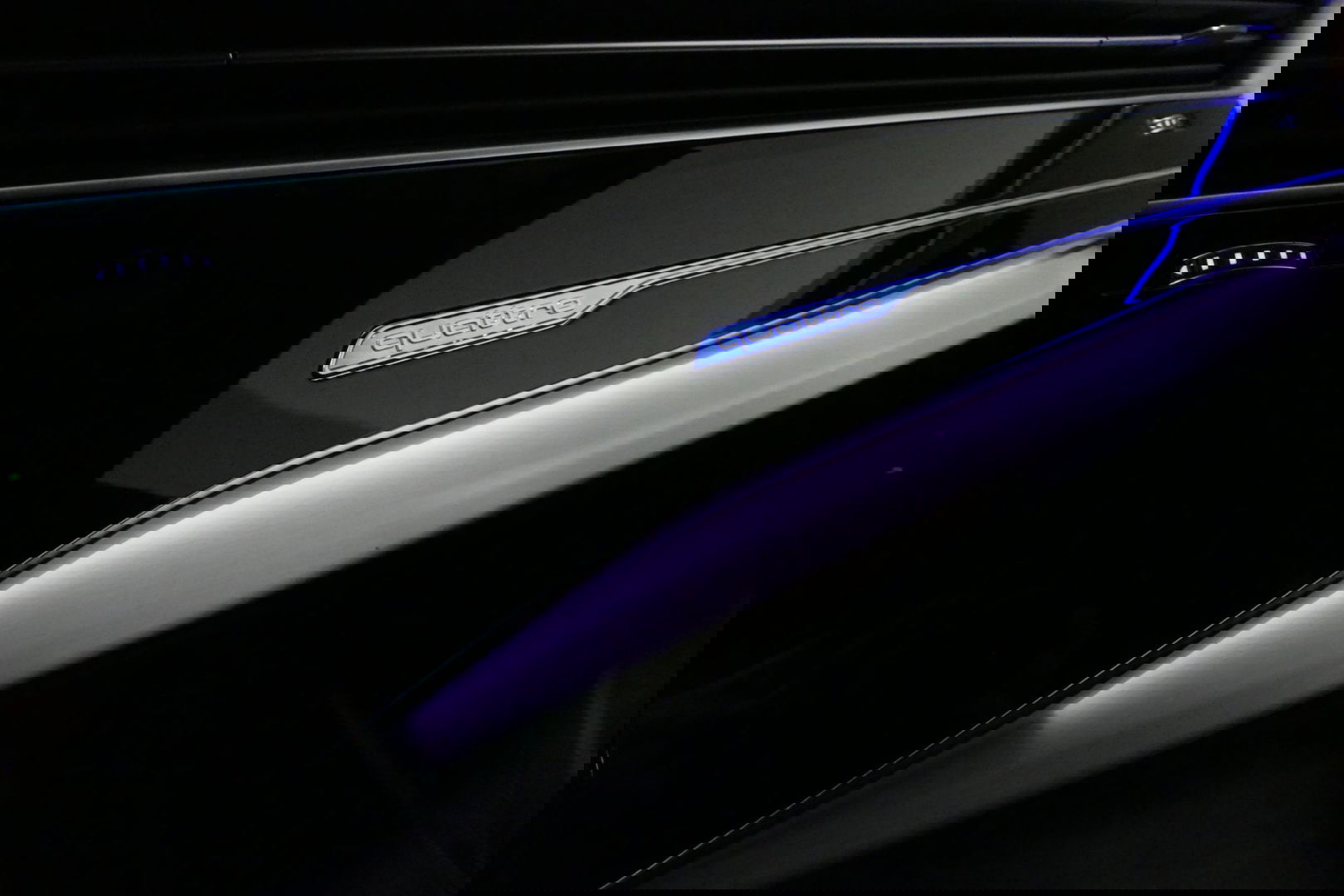 Audi Q8 60 TFSI e quattro Competition / S-Line / HD Matrix LED / Servosluiting / RS-Sportstoelen / Elektr. verstelbare voorstoelen / Head-Up Display / Stuur- & stoelverwarming / 360 graden camera / Bang & Olufsen Sound / Achterbank verwarming / 22'' LMV / Trekhaa