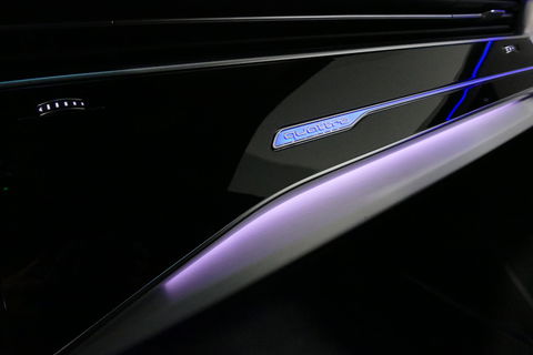 Audi Q8 60 TFSI e quattro Competition / S-Line / HD Matrix LED / Servosluiting / RS-Sportstoelen / Elektr. verstelbare voorstoelen / Head-Up Display / Stuur- & stoelverwarming / 360 graden camera / Bang & Olufsen Sound / Achterbank verwarming / 22'' LMV / Trekhaa