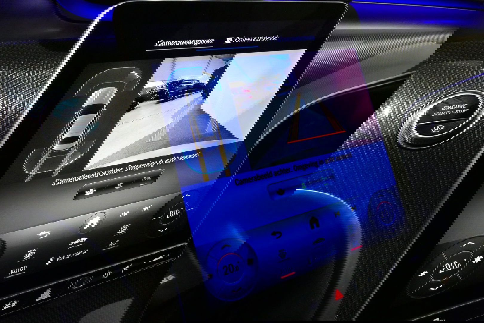 Mercedes-Benz C-Klasse 200 Launch Edition AMG Line / Orig. Nederlands / C63S AMG Diffuser / Panamericana Grill / Panoramadak / Carbon inleg / Apple Carplay - Android Auto / Ambienteverlichting / Stoelverwarming / 19'' LMV / Cruise Control / Achteruitrijcamera / Widescreen