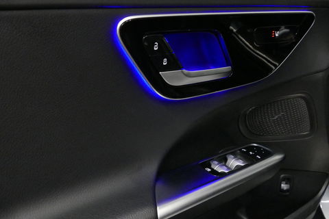 Mercedes-Benz C-Klasse 200 Launch Edition AMG Line / Orig. Nederlands / C63S AMG Diffuser / Panamericana Grill / Panoramadak / Carbon inleg / Apple Carplay - Android Auto / Ambienteverlichting / Stoelverwarming / 19'' LMV / Cruise Control / Achteruitrijcamera / Widescreen