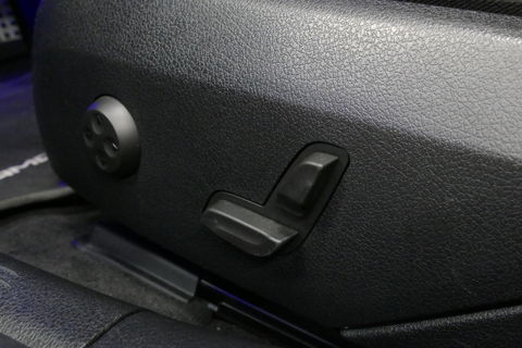 Mercedes-Benz C-Klasse 200 Launch Edition AMG Line / Orig. Nederlands / C63S AMG Diffuser / Panamericana Grill / Panoramadak / Carbon inleg / Apple Carplay - Android Auto / Ambienteverlichting / Stoelverwarming / 19'' LMV / Cruise Control / Achteruitrijcamera / Widescreen