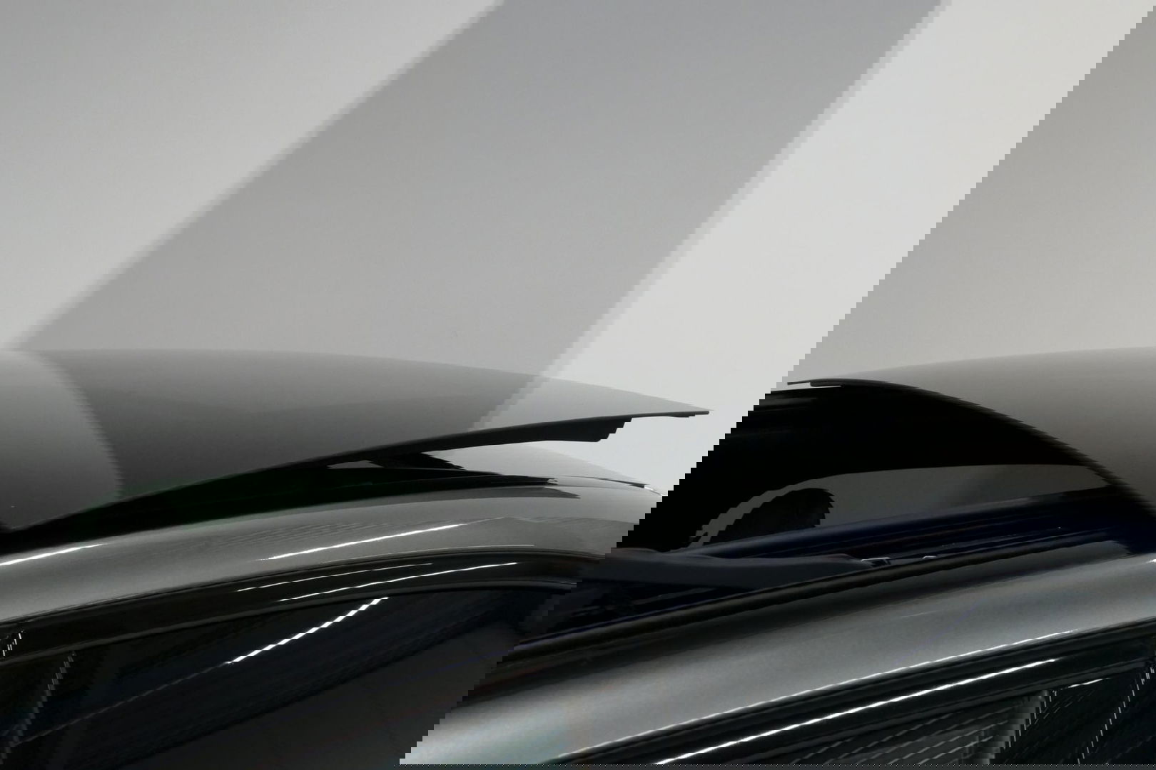 Mercedes-Benz C-Klasse 200 Launch Edition AMG Line / Orig. Nederlands / C63S AMG Diffuser / Panamericana Grill / Panoramadak / Carbon inleg / Apple Carplay - Android Auto / Ambienteverlichting / Stoelverwarming / 19'' LMV / Cruise Control / Achteruitrijcamera / Widescreen