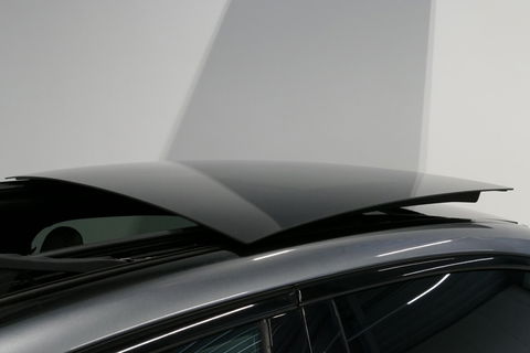 Mercedes-Benz C-Klasse 200 Launch Edition AMG Line / Orig. Nederlands / C63S AMG Diffuser / Panamericana Grill / Panoramadak / Carbon inleg / Apple Carplay - Android Auto / Ambienteverlichting / Stoelverwarming / 19'' LMV / Cruise Control / Achteruitrijcamera / Widescreen