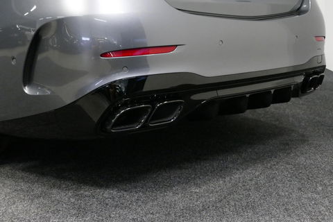 Mercedes-Benz C-Klasse 200 Launch Edition AMG Line / Orig. Nederlands / C63S AMG Diffuser / Panamericana Grill / Panoramadak / Carbon inleg / Apple Carplay - Android Auto / Ambienteverlichting / Stoelverwarming / 19'' LMV / Cruise Control / Achteruitrijcamera / Widescreen