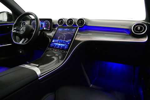 Mercedes-Benz C-Klasse 200 Launch Edition AMG Line / Orig. Nederlands / C63S AMG Diffuser / Panamericana Grill / Panoramadak / Carbon inleg / Apple Carplay - Android Auto / Ambienteverlichting / Stoelverwarming / 19'' LMV / Cruise Control / Achteruitrijcamera / Widescreen